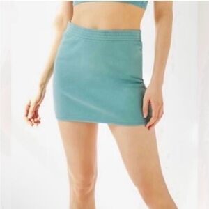 NWOT Aritzia TNA Airy AF soft pull-on skirt. 72%
Cotton, 28% Polyester. Size XS